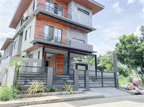 For Sale 3 Bedrooms in Woodridge .